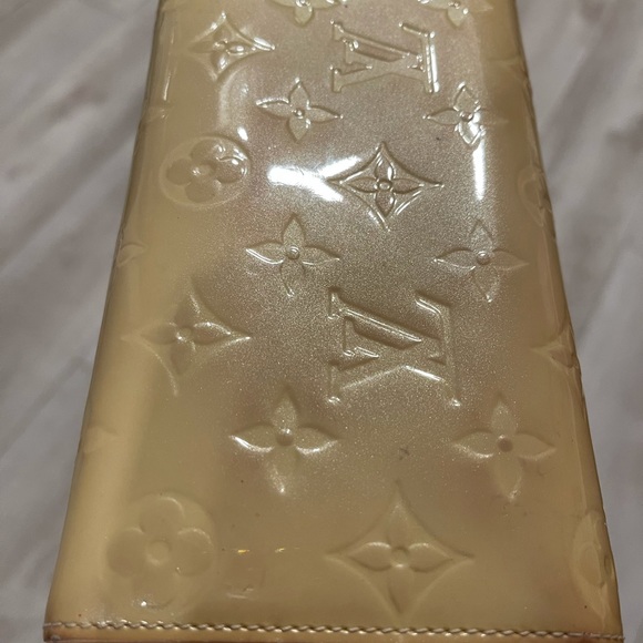 Louis Vuitton Monogram Vernis Patent Sarah Wallet - Picture 3 of 8